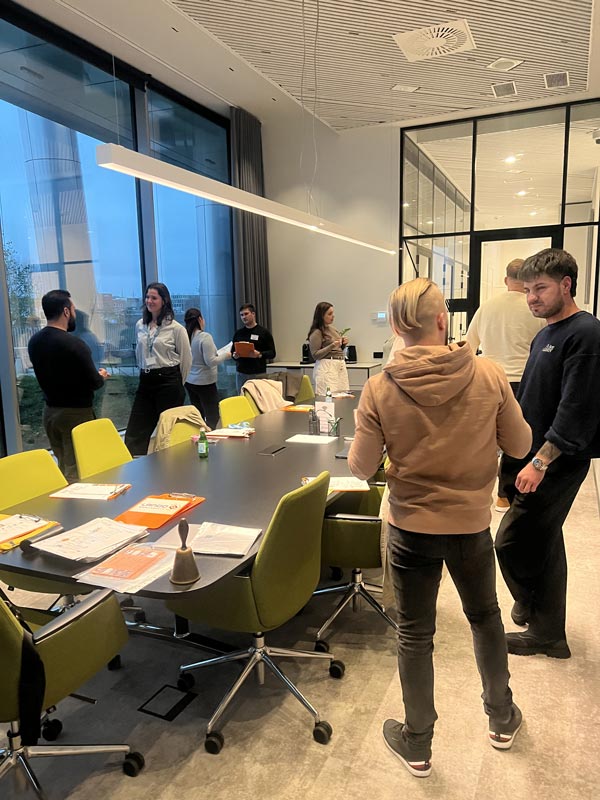 Orator korporativ Lando